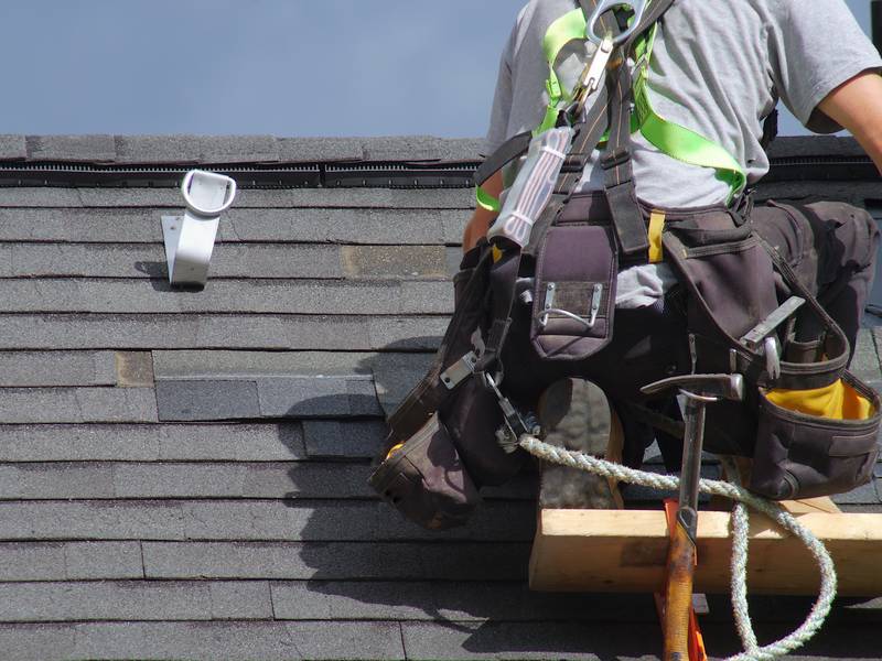 What Are The Advantages Of Hiring A Commercial Roofing Company?